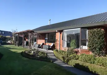 AU104637