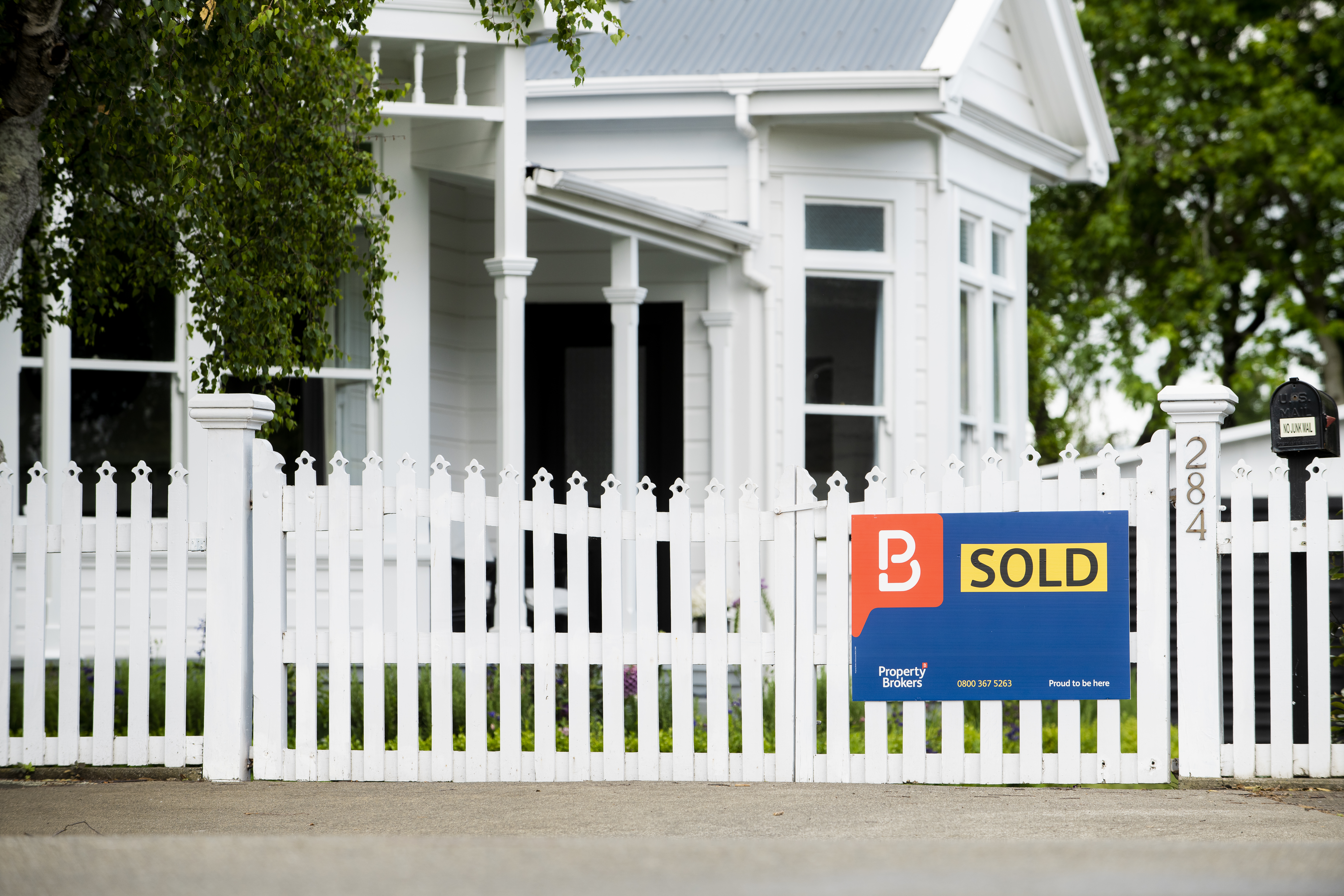 Market Confidence Climbs High - REINZ stats October 2025